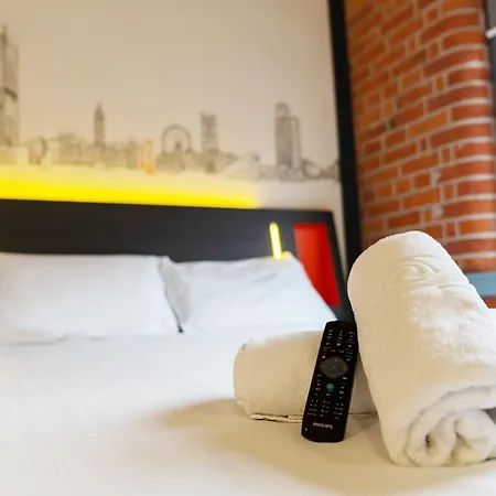 Easyhotel Hotel 2*