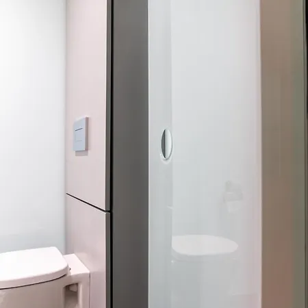 Easyhotel Hotel 2*
