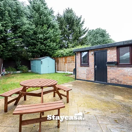 Spacious Cosy Cove With Large Driveway And Garden