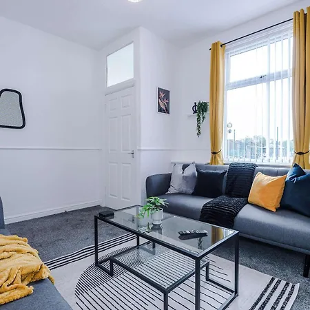 Casa de Férias Spacious 2-bed 5mins To Co-op Live & Etihad Campus W Free Parking