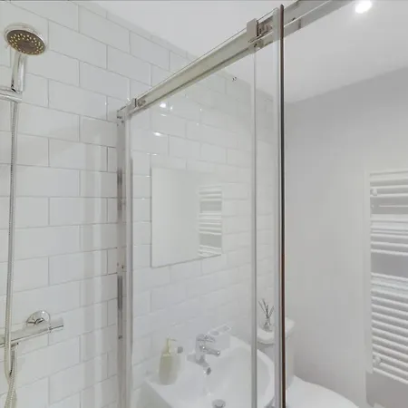 New 2br In Kinetic, Talbot Road Apartment