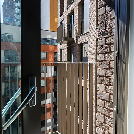 Modern 2br In Piccadilly