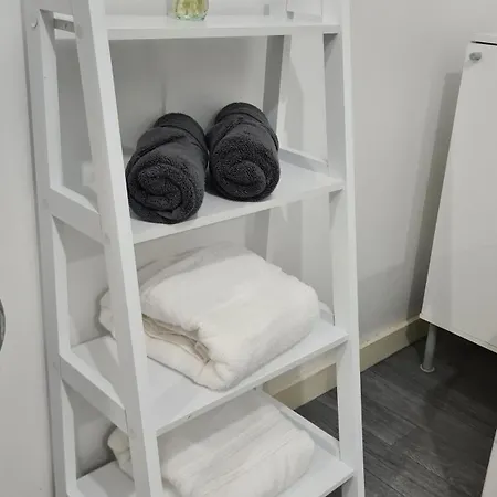 Апартаменты Cozy 2bd & 1ba Centre Luxury With Free Parking *