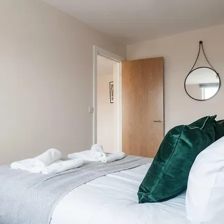Lovely 1 Bed In - Sleeps 2 *
