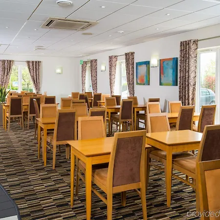 Express East By Ihg Hotel