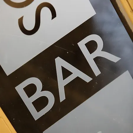 Отель Cresta Court Олтрингем