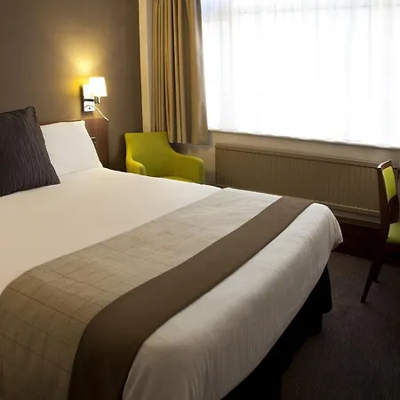 Отель Cresta Court 3*
