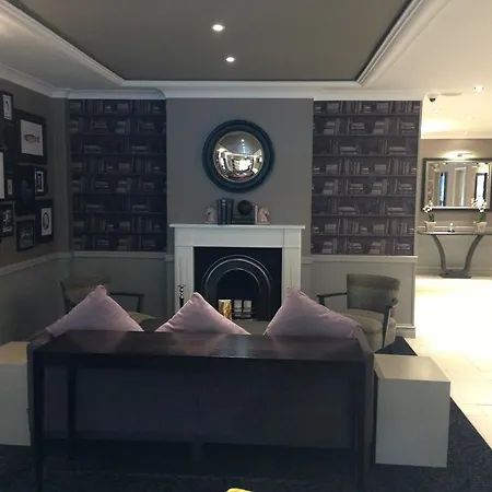 Отель Cresta Court 3*