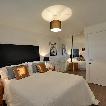 דירה The Garden Apartment, Near Airport &