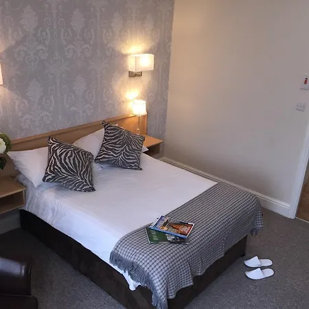 Hotel The Westlynne &