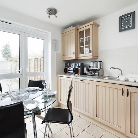 My-places Abbotsfield Court Townhouse 4 Konukevi 4*
