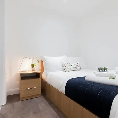 Fully Serviced Studio *