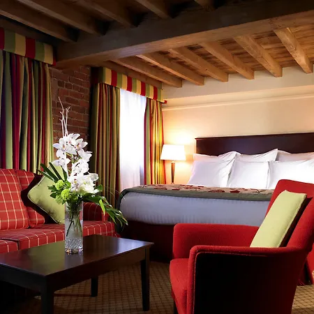 Marriott Victoria & 4*