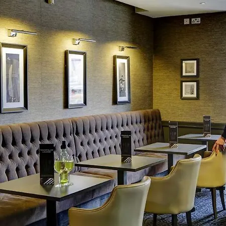 Cresta Court Отель 3*