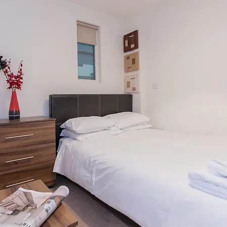 Апартаменты ​ Fantastic 1 Bedroom 5 Mins Walk From Centre *