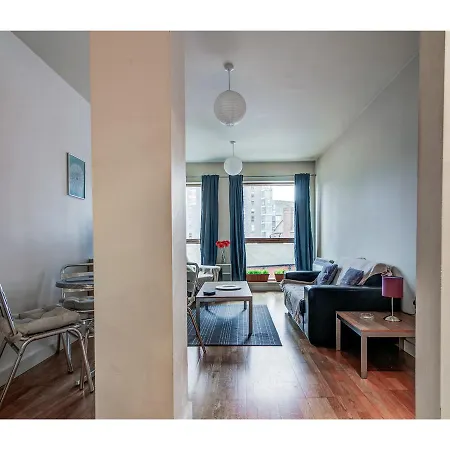Apartment Spacious 1 Bedroom Flat For 2 In *