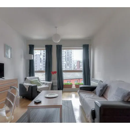 Spacious 1 Bedroom Flat For 2 In * Manchester