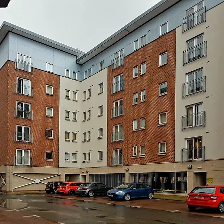 Bright & Modern 2-bedroom Flat - Sleeps 4 Апартаменты *