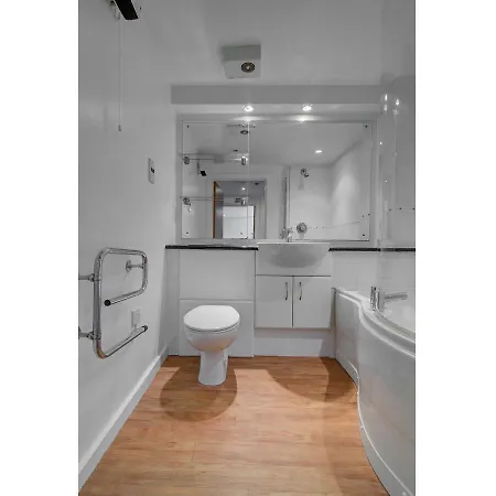 Апартаменты Bright & Modern 2-bedroom Flat - Sleeps 4