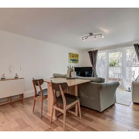 Bright, Spacious 1br Chorlton Apt For 2 W/patio * Manchester