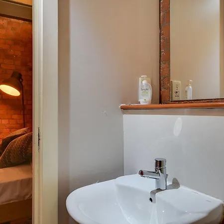 Beautiful 2 Bedroom Converted Industrial Mill מנצ'סטר
