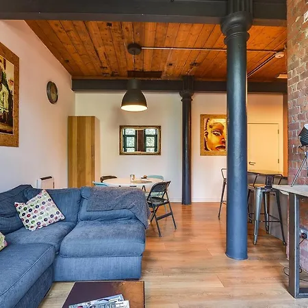 Beautiful 2 Bedroom Converted Industrial Mill מנצ'סטר