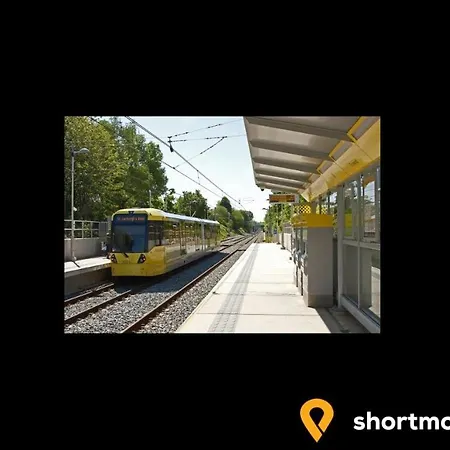Shortmove | Trafford Bar | Free Parking Manchester