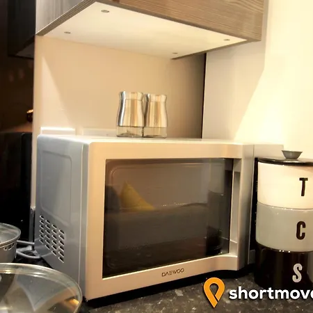 Shortmove | Trafford Bar | Free Parking Apartment Manchester