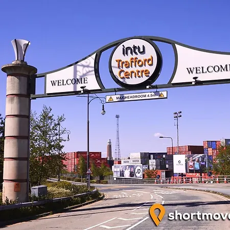 Shortmove | Trafford Bar | Free Parking Apartment *