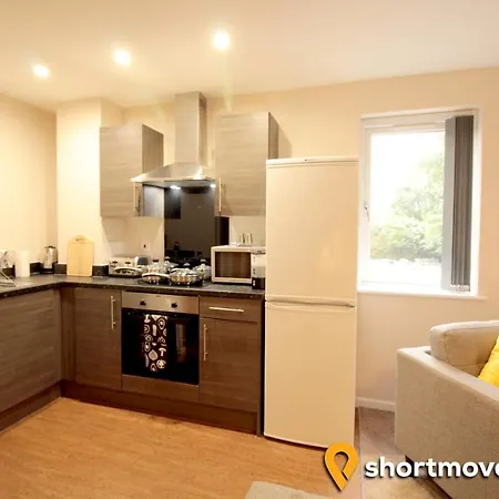 Shortmove | Trafford Bar | Free Parking Apartment Manchester