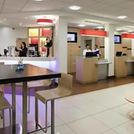 Ibis Centre 96 Portland Street 3*
