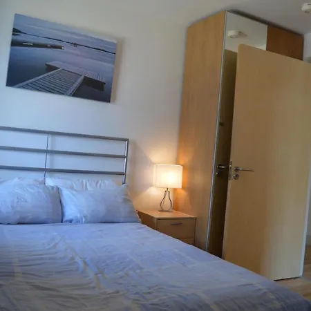 דירה 2 Bedroom With Balcony Overlooking River *