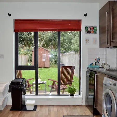 Spacious 2 Bedroom Townhouse With Garden & Parking Διαμέρισμα *