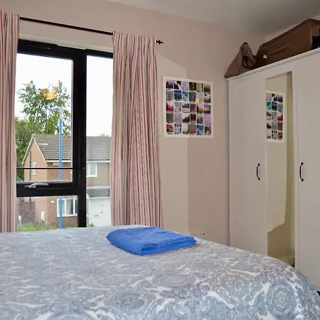 Spacious 2 Bedroom Townhouse With Garden & Parking Διαμέρισμα