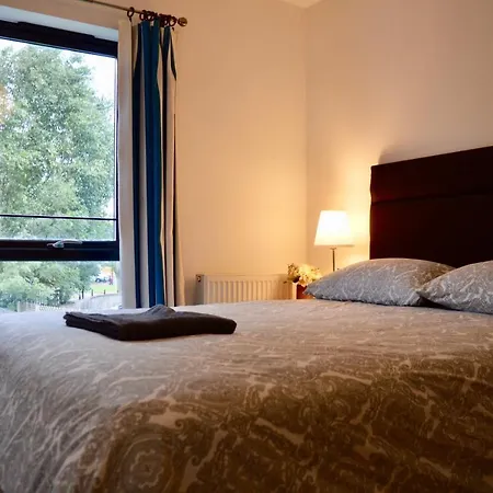 Διαμέρισμα Spacious 2 Bedroom Townhouse With Garden & Parking Μάντσεστερ