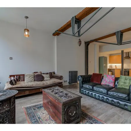 Stunning, Former Warehouse For 2 In Mcr *