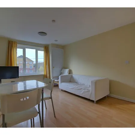 Modern And Cozy For 4 In
