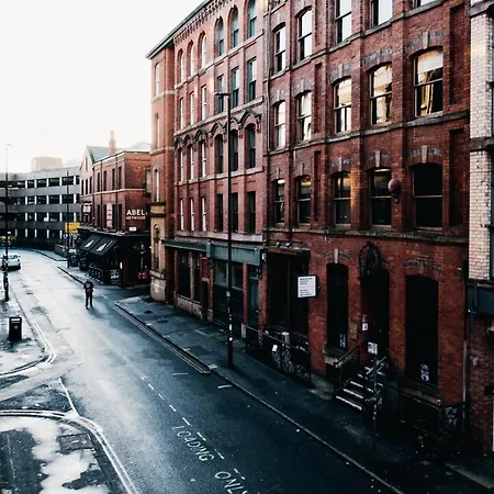 Old Trafford Park Rise Daire Manchester