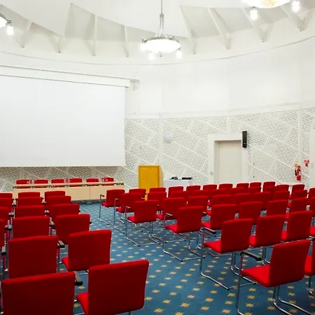 Отель Chancellors 3*