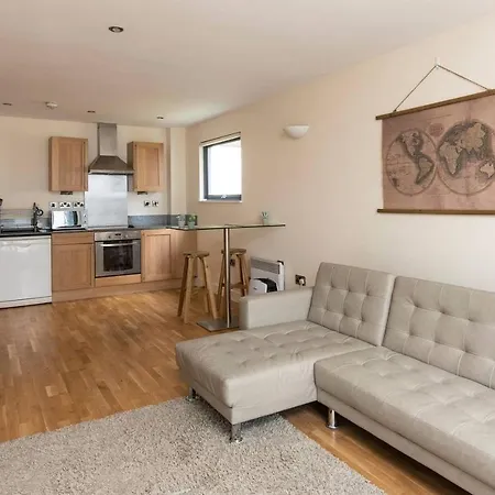 Central Flat Near Etihad Stadium By Guestready Апартаменты