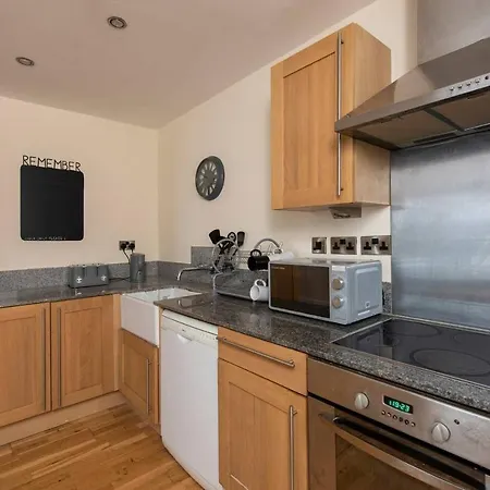 Апартаменты Central Flat Near Etihad Stadium By Guestready *