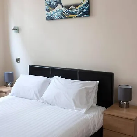 Central Flat Near Etihad Stadium By Guestready