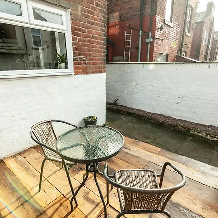 Park House - Large 3 Bedroom Victorian House, 10 Mins From Дом отдыха Манчестер