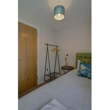 Marvellous, Elegant Apt For 5 Near Salford Quays *