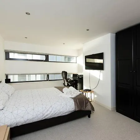 The Quays By Guestready * Manchester