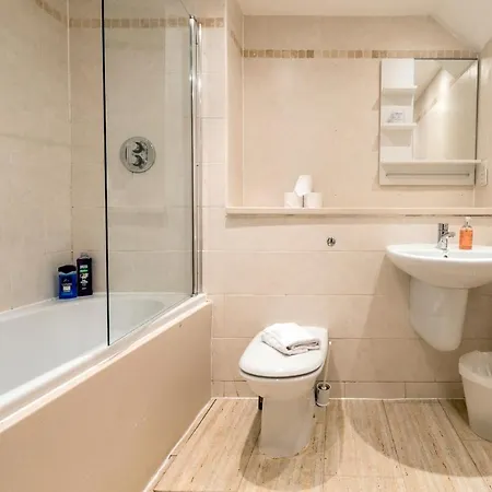 Cosy 1 Bedroom In City Centre *