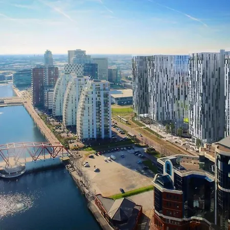 Apartment 2 Bedroom In Media City Manchester