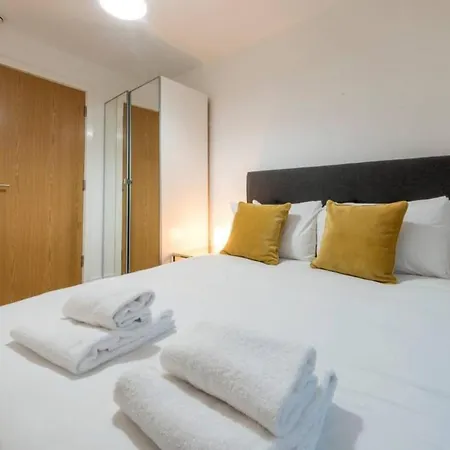 2 Bedroom In Media City Apartment
