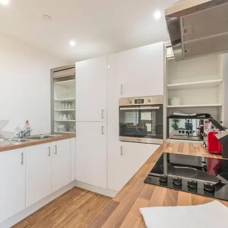 2 Bedroom In Media City Manchester