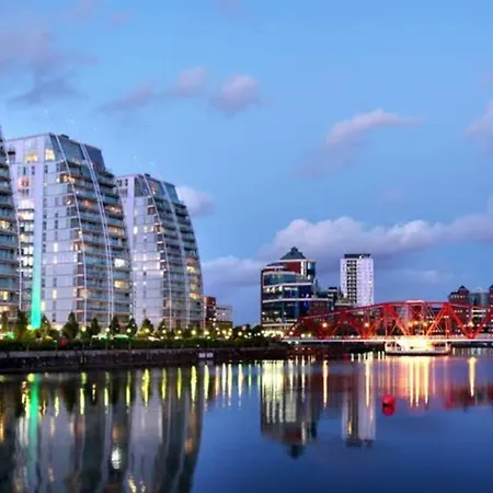 2 Bedroom In Media City Manchester